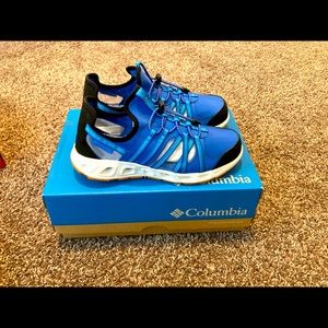 Size 5Y Okolona Hiking Sneakers/Water Shoes